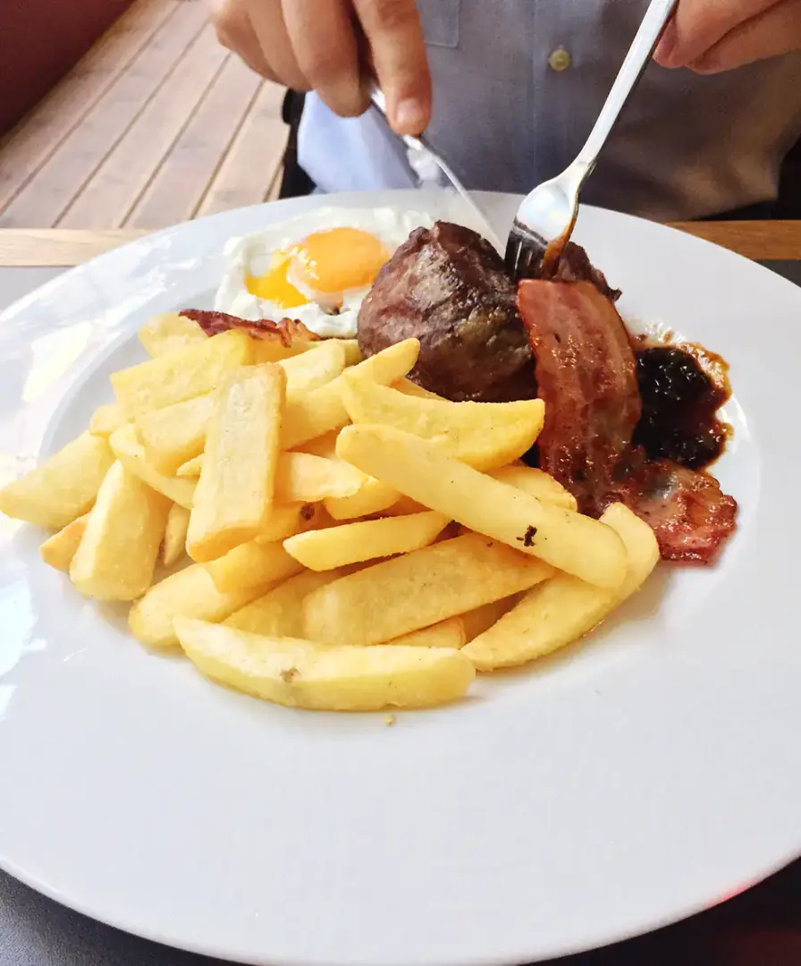Plato combinado con comida